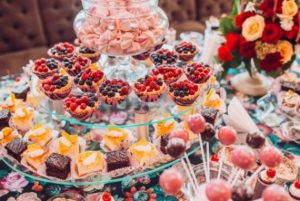 Candy bar - idei pentru aniversări - mayore.ro